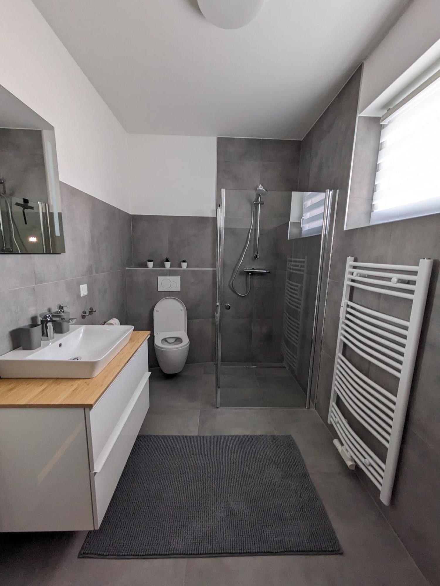 Charmante Ferienwohnung In Villach Luaran gambar